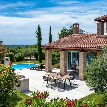 Toscana With Pool And Jacuzzi Near