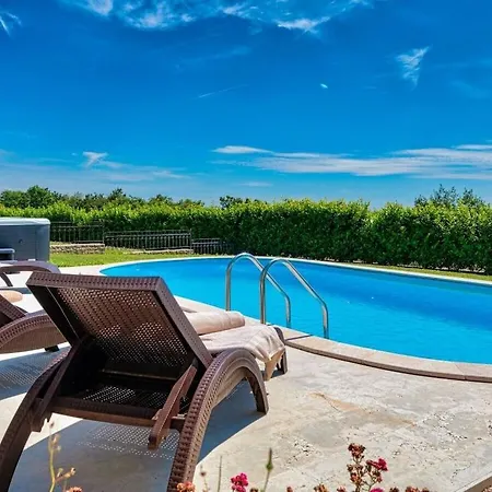 Toscana With Pool And Jacuzzi Near *