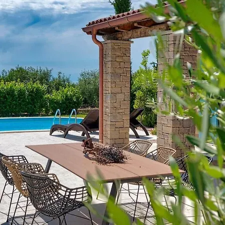 Toscana With Pool And Jacuzzi Near